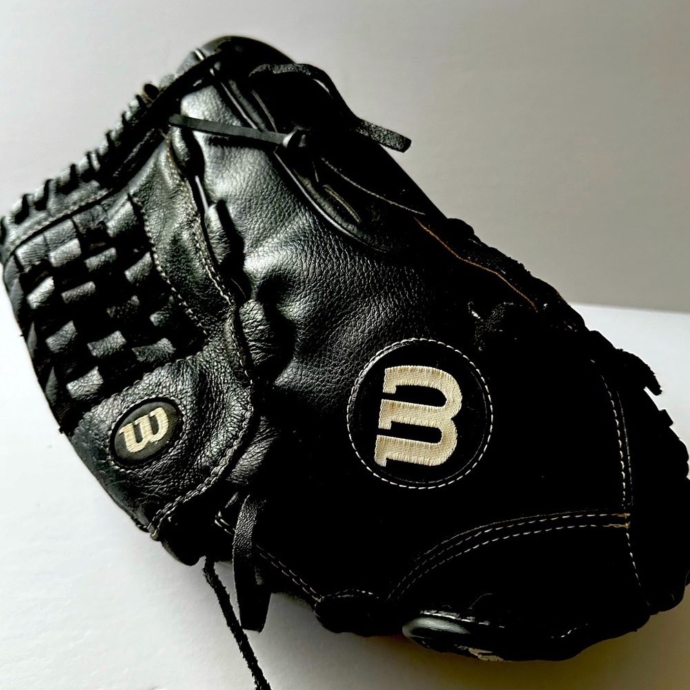 Wilson A360 Right Hand Throw Fast pitch Softball Leather Black Glove A03R617 14”
